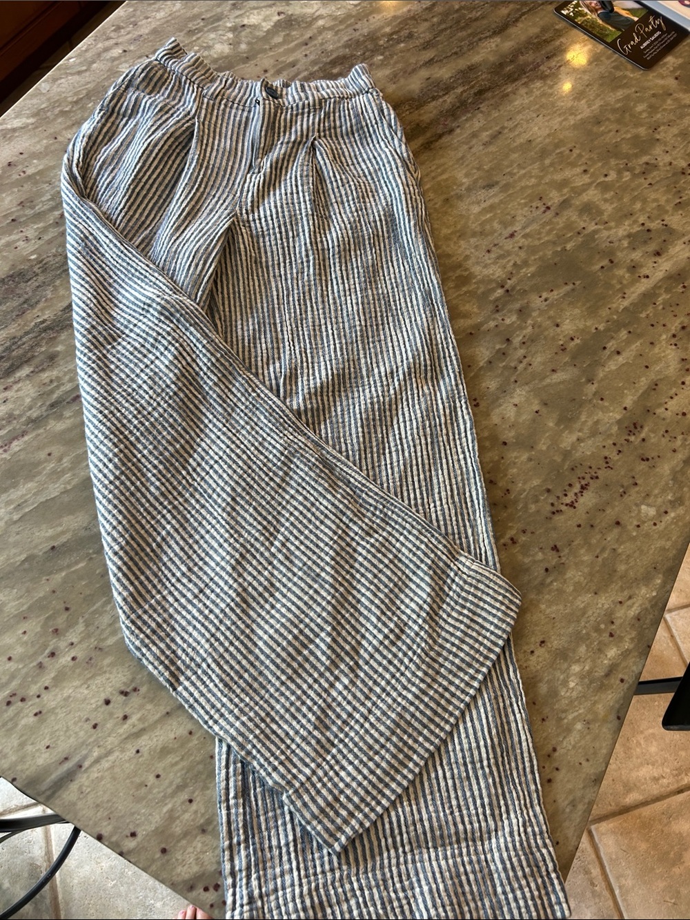 aerie women’s Striped light weight Pants in Blue & White